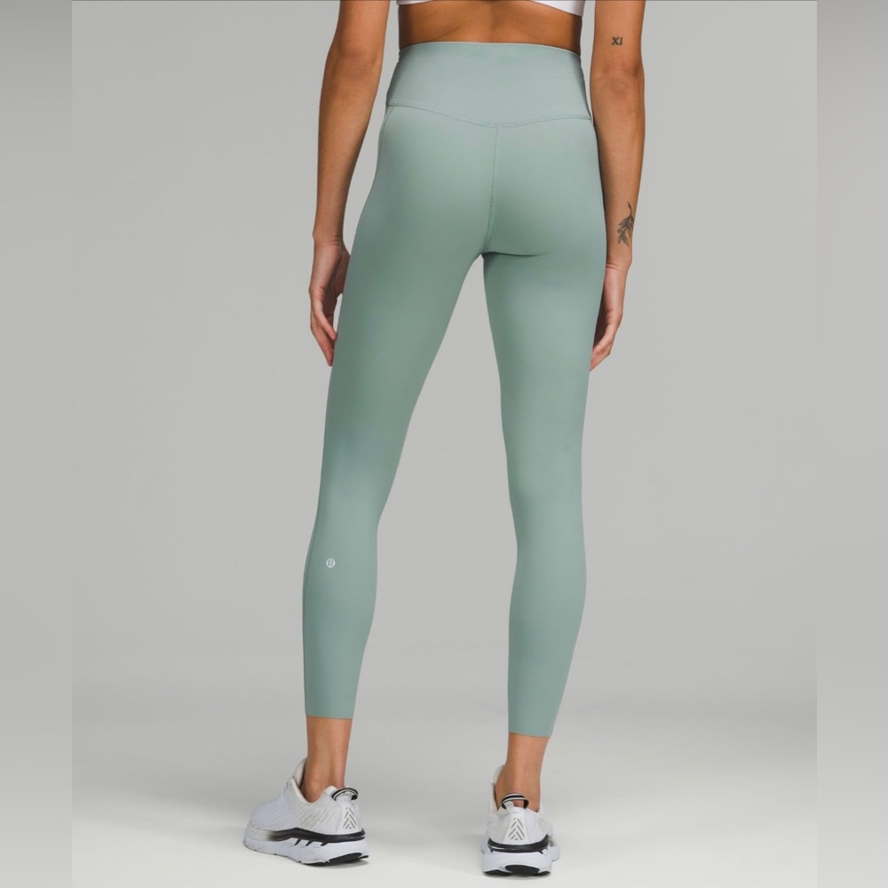 BRAND NEW WITH TAGS LULULEMON LEGGINGS - Picture 5 of 5